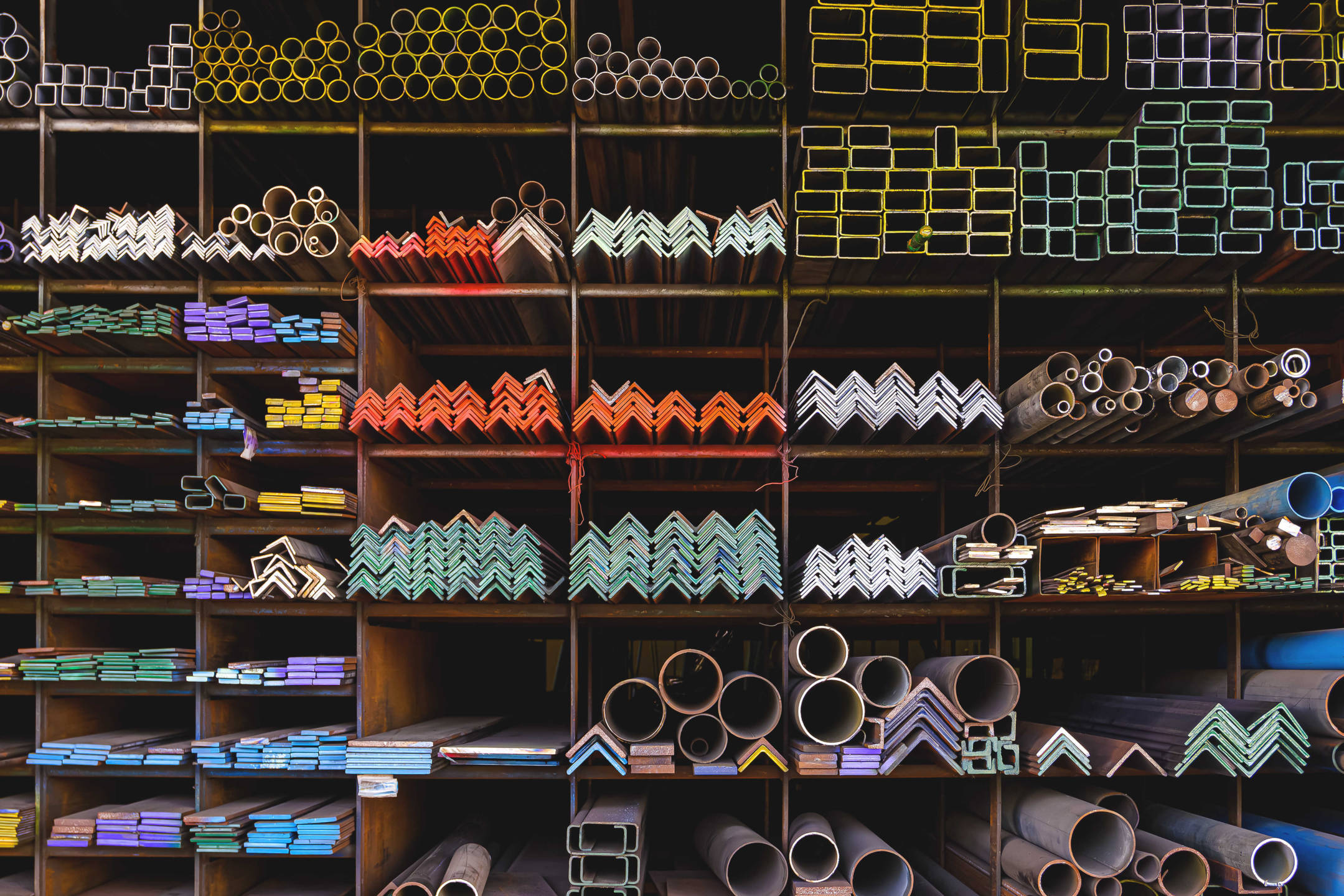 Különféle acél idomok és zártszelvények